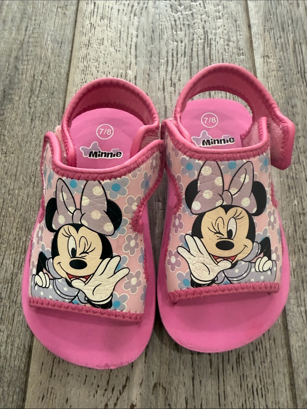LIKE NEW worn once Disney Minnie Mouse Pink girl summer Sandals size 7/8